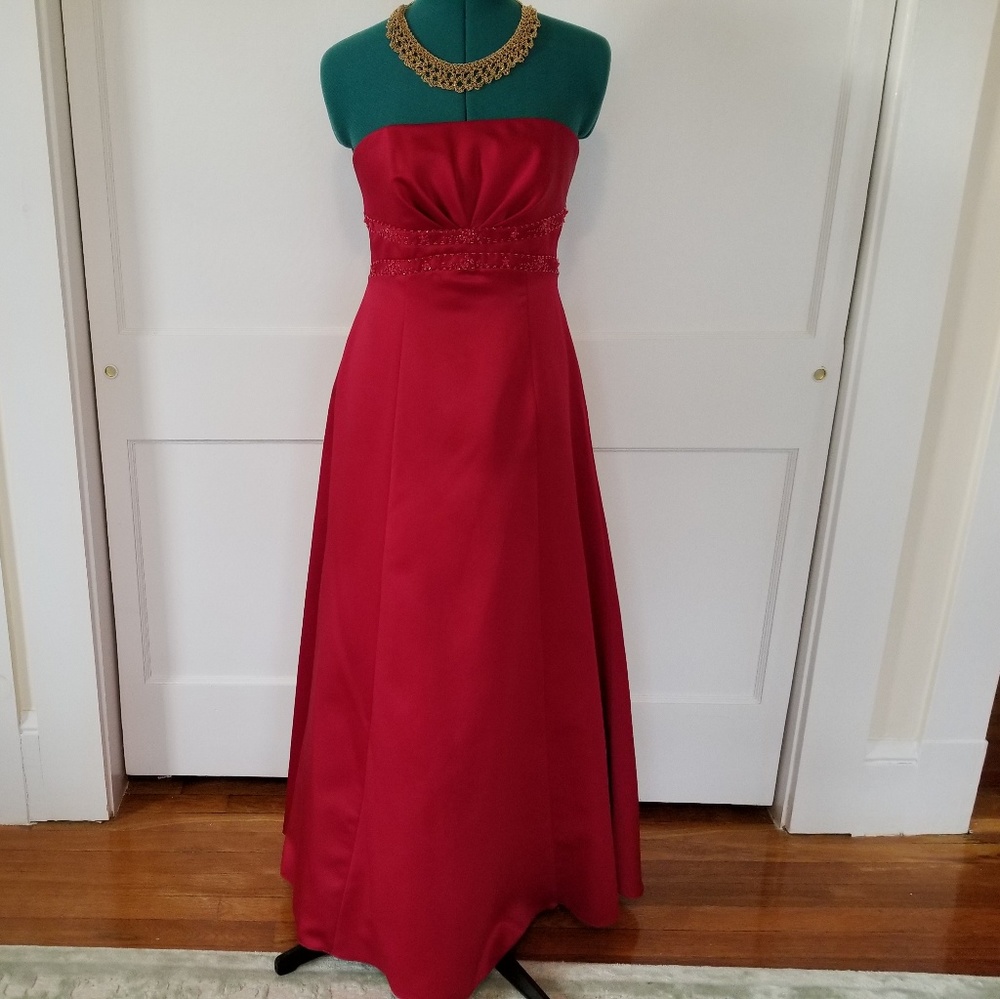 Red strapless floor length bridesmaid prom dress